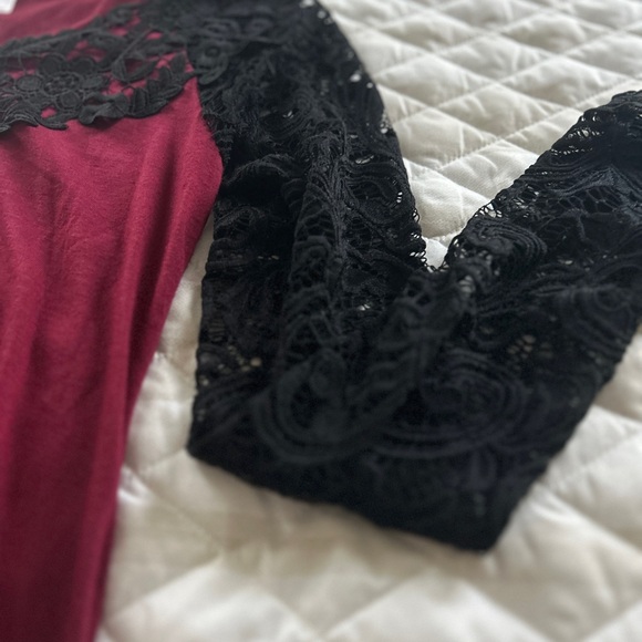 VENUS Burgundy Top with Black Lace Sleeves Winter Summer Gothcore - Picture 6 of 7